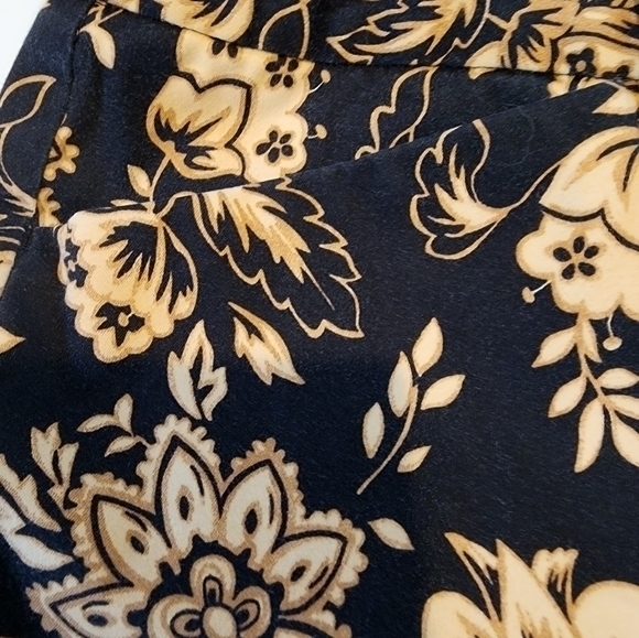 Jones New York Signature Woman Size 14W Black‎ Tan Flower Pants - Picture 5 of 7